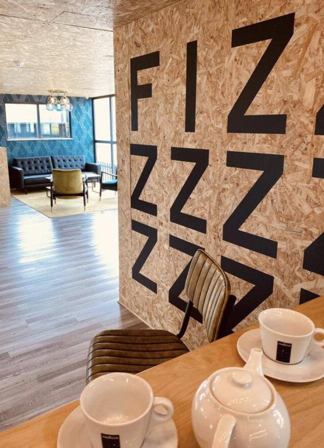 Snoozebox Canary Wharf Hotel *